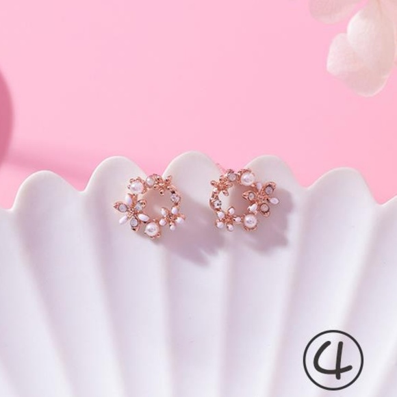 Unique Zone Jewelry - ❤️️NEW UNIQUE Flower Hoop Handmade Earrings D10